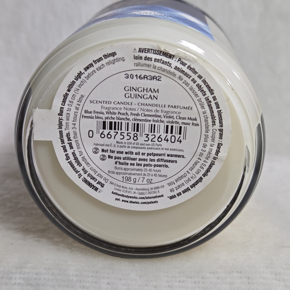 Bath & Body Works - Gingham Single Wick 7oz Candle - Picture 3 of 3